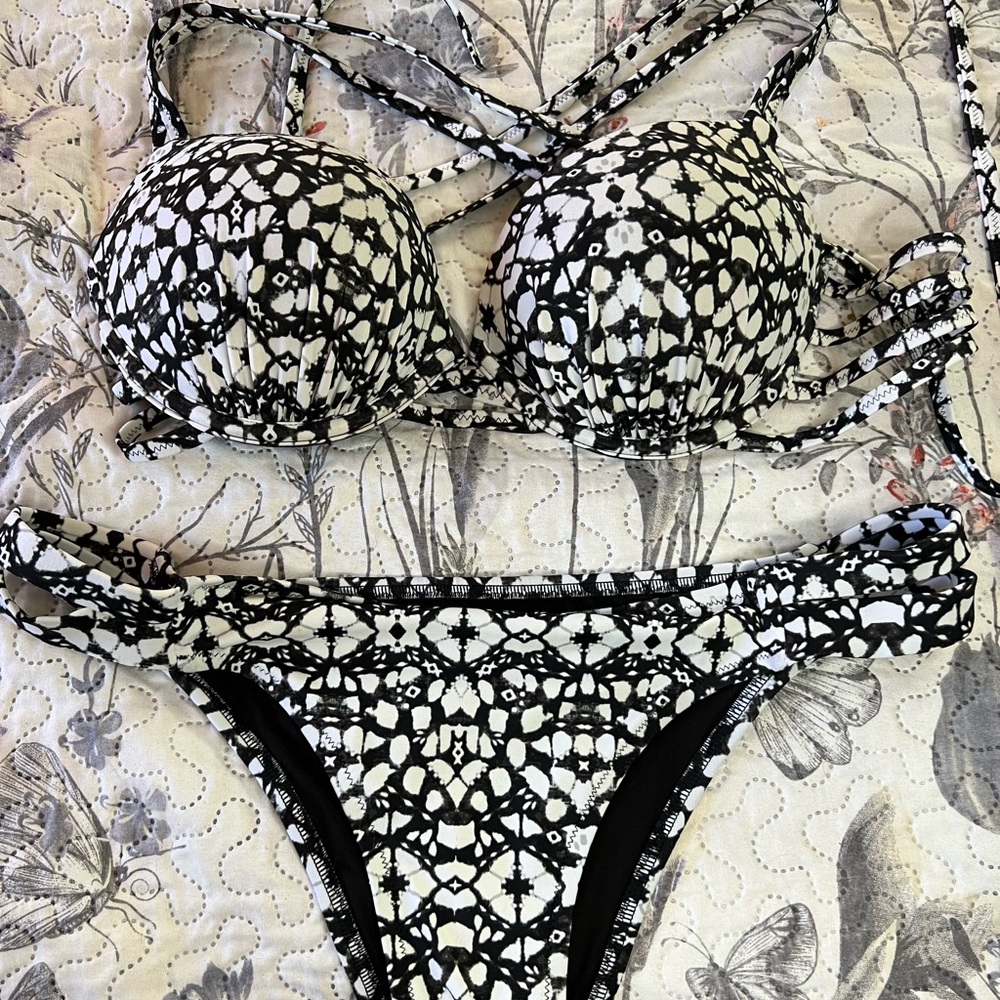 Shade & Shore push up shell bikini, 34D top, Large bottoms